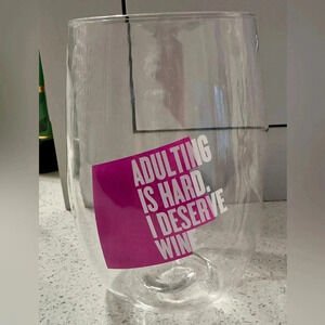 Set of 4 wine glasses.